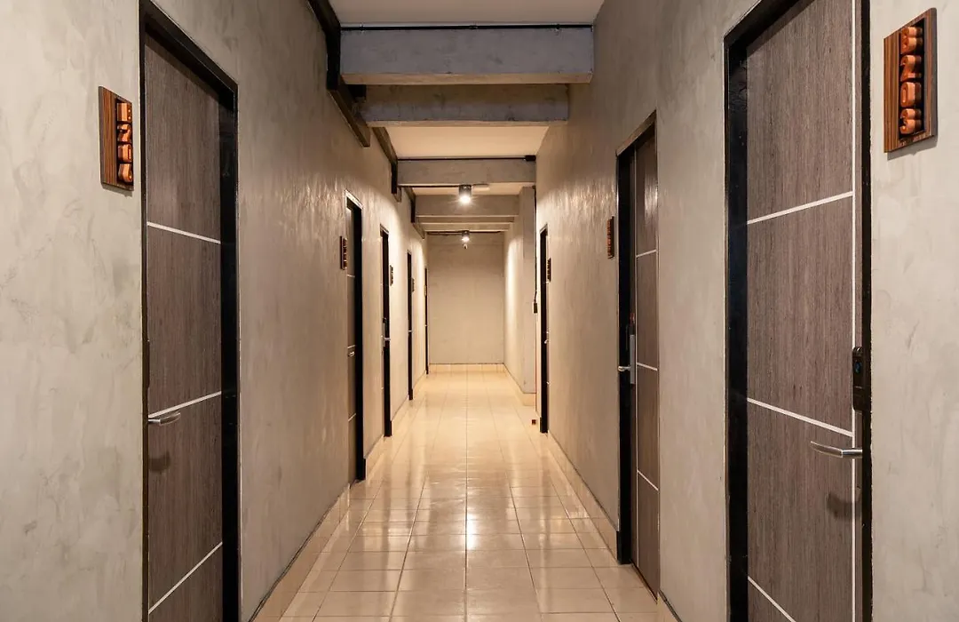 Buri Hostel Bangkok-1