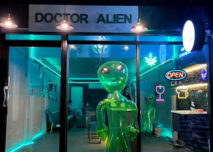 Doctor Alien Hostel Don Mueang Bangkok